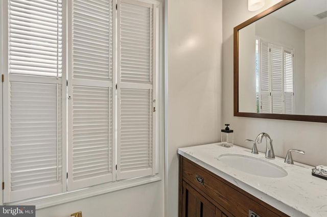 6317 CROOKED OAK LN, Falls Church, VA 22042