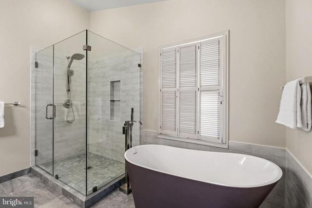 6317 CROOKED OAK LN, Falls Church, VA 22042