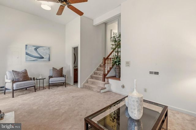 6317 CROOKED OAK LN, Falls Church, VA 22042