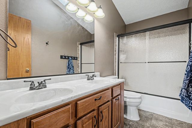829 SE Laurie Lane, Ankeny, IA 50021
