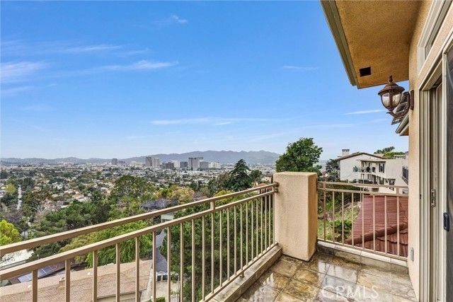 876 Harrington, Glendale, CA 91207