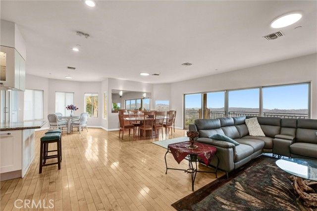 876 Harrington, Glendale, CA 91207