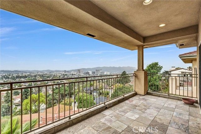 876 Harrington, Glendale, CA 91207
