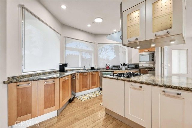 876 Harrington, Glendale, CA 91207