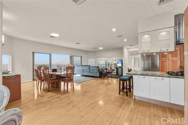 876 Harrington, Glendale, CA 91207