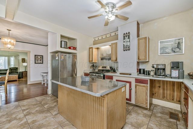 510 S Bugbee Avenue, Clarendon, TX 79226