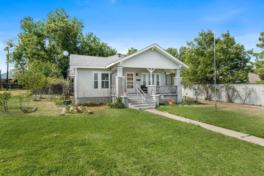 510 S Bugbee Avenue, Clarendon, TX 79226