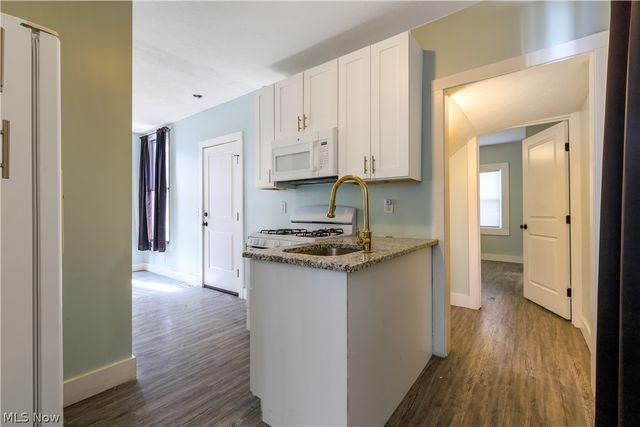 3161 Scranton Road, Cleveland, OH 44109