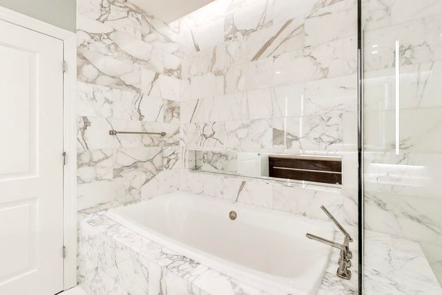 363 E Wacker Drive 2503, Chicago, IL 60601