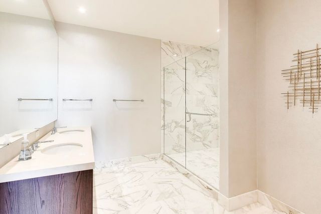 363 E Wacker Drive 2503, Chicago, IL 60601