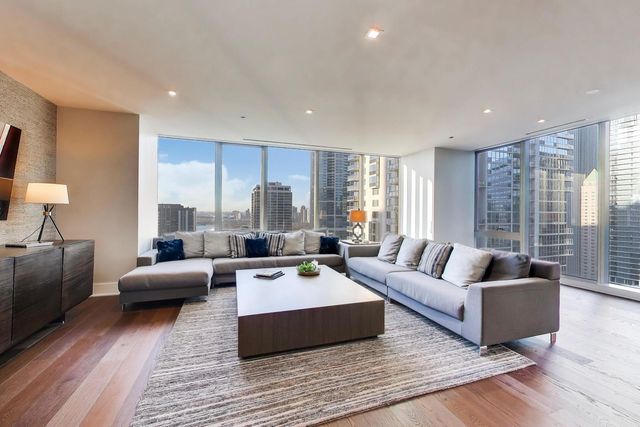 363 E Wacker Drive 2503, Chicago, IL 60601