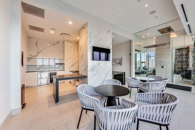 363 E Wacker Drive 2503, Chicago, IL 60601