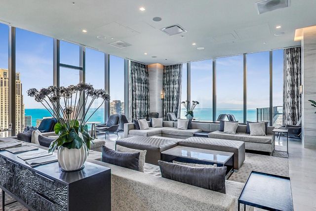 363 E Wacker Drive 2503, Chicago, IL 60601
