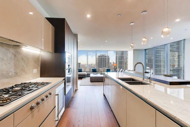 363 E Wacker Drive 2503, Chicago, IL 60601