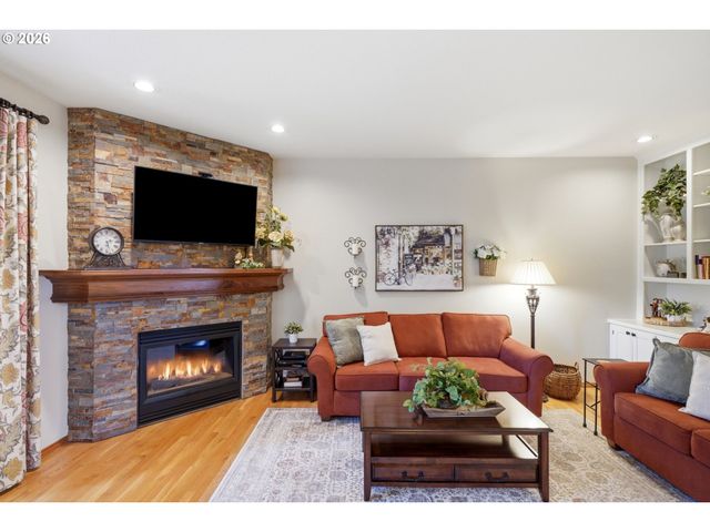 21820 Sw FULLER Dr, Tualatin, OR 97062