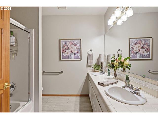 21820 Sw FULLER Dr, Tualatin, OR 97062