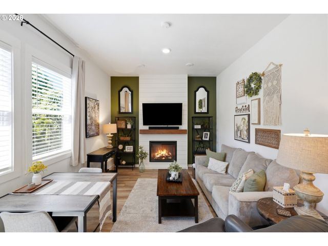 21820 Sw FULLER Dr, Tualatin, OR 97062
