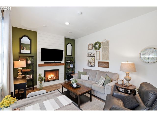 21820 Sw FULLER Dr, Tualatin, OR 97062