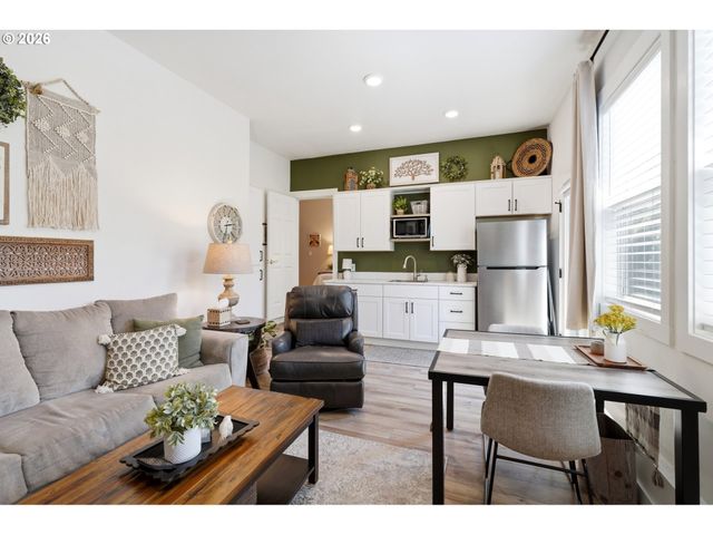 21820 Sw FULLER Dr, Tualatin, OR 97062