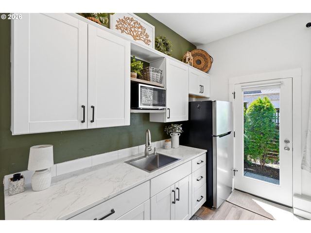 21820 Sw FULLER Dr, Tualatin, OR 97062