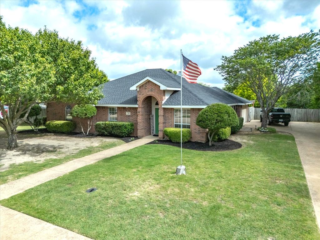 741 High Point Drive, Midlothian, TX 76065