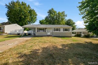 12068 Charleston Drive, Maryland Heights, MO 63043