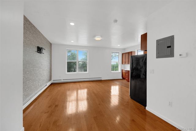 952 E 217th Street, Bronx, NY 10469