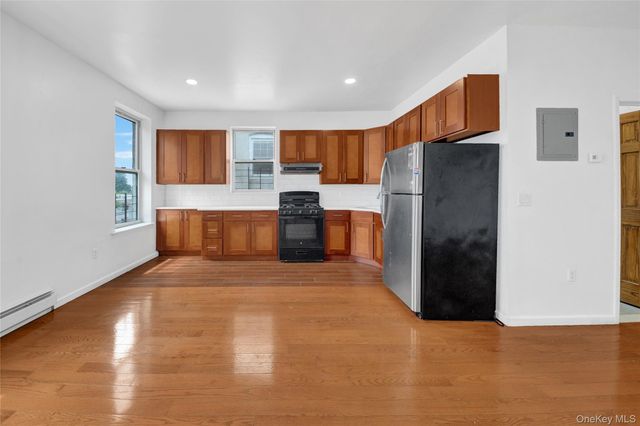 952 E 217th Street, Bronx, NY 10469