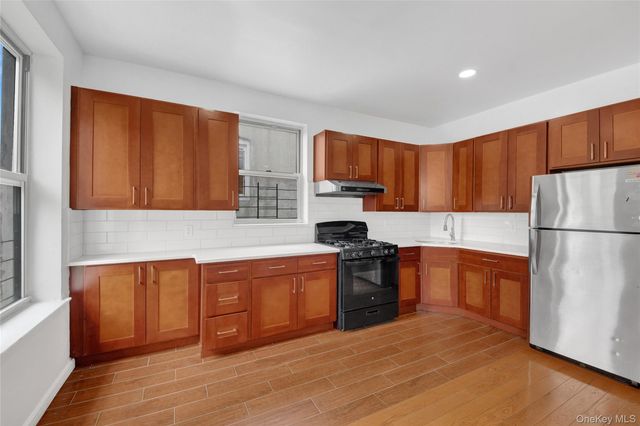 952 E 217th Street, Bronx, NY 10469