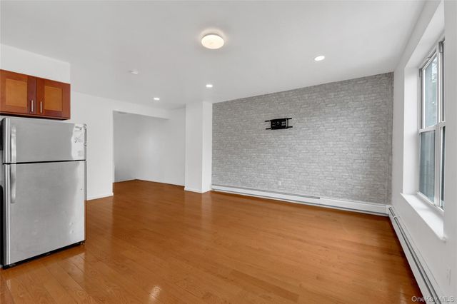 952 E 217th Street, Bronx, NY 10469