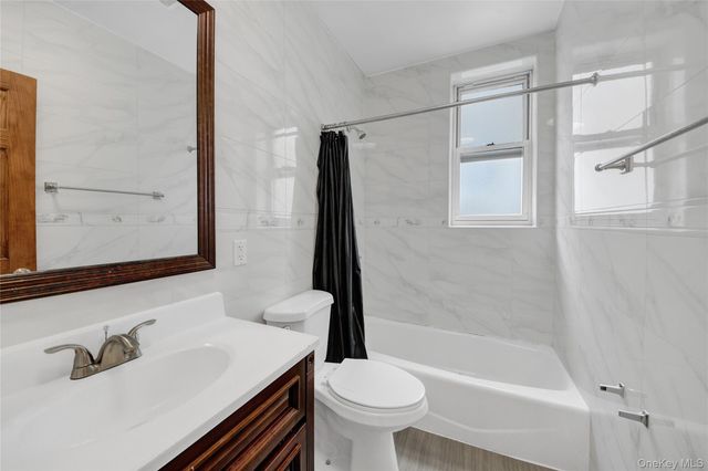 952 E 217th Street, Bronx, NY 10469
