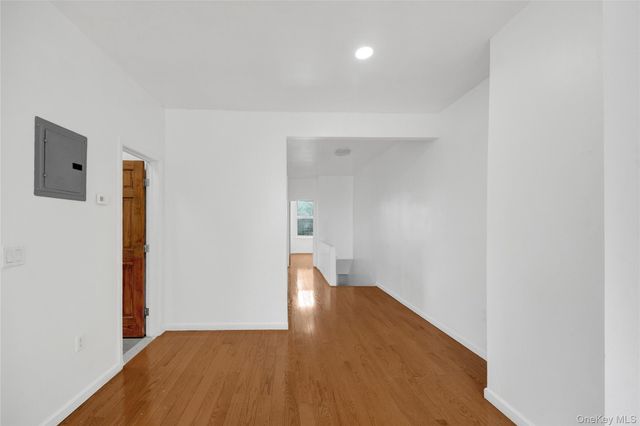 952 E 217th Street, Bronx, NY 10469