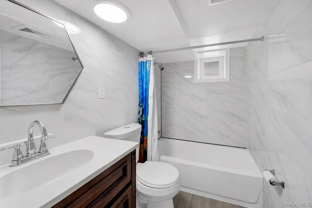 952 E 217th Street, Bronx, NY 10469