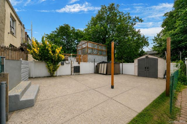 952 E 217th Street, Bronx, NY 10469