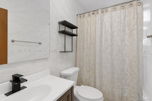 952 E 217th Street, Bronx, NY 10469
