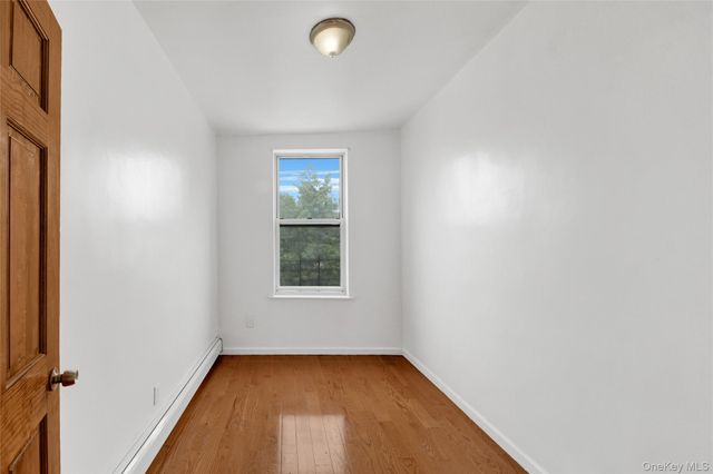 952 E 217th Street, Bronx, NY 10469