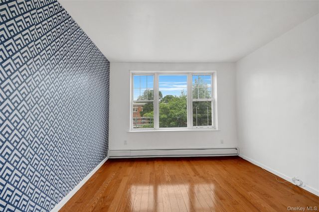 952 E 217th Street, Bronx, NY 10469