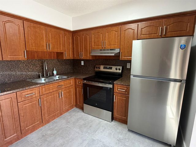 1360 W 41st Street 103, Hialeah, FL 33012