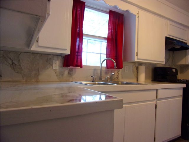 2722 Greenwood Dr, Corpus Christi, TX 78405