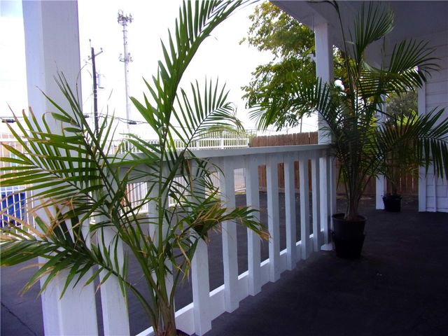 2722 Greenwood Dr, Corpus Christi, TX 78405