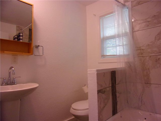 2722 Greenwood Dr, Corpus Christi, TX 78405