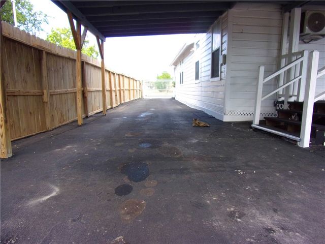 2722 Greenwood Dr, Corpus Christi, TX 78405