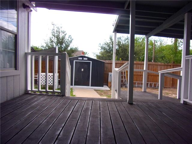 2722 Greenwood Dr, Corpus Christi, TX 78405