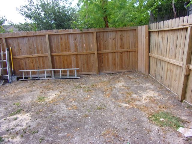 2722 Greenwood Dr, Corpus Christi, TX 78405