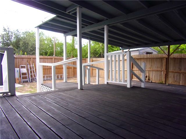 2722 Greenwood Dr, Corpus Christi, TX 78405