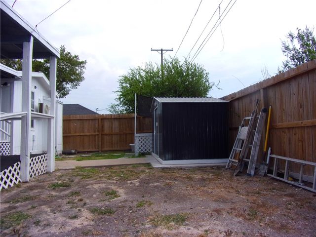 2722 Greenwood Dr, Corpus Christi, TX 78405