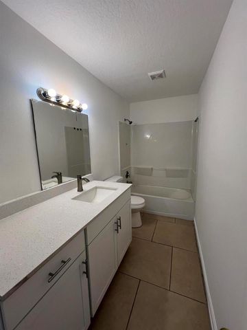 8444 SE Date Street, Hobe Sound, FL 33455