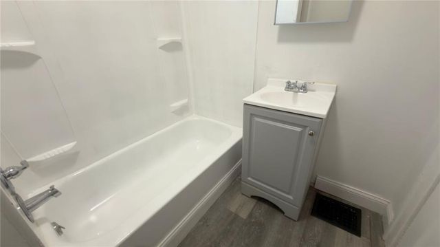 5041 Angnes Street, Kansas City, MO 64130