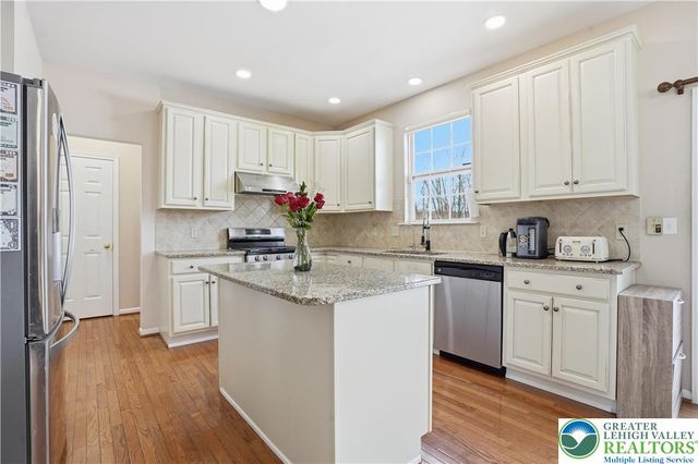 4985 Curly Horse Drive, Upper Saucon Twp, PA 18034