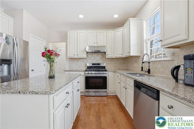 4985 Curly Horse Drive, Upper Saucon Twp, PA 18034